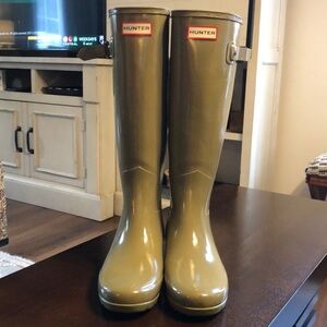 Like new size 7 Green Women’s Hunter Boots!